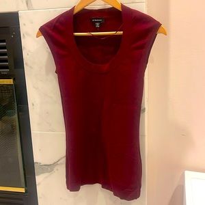 Le Chateau Knit short sleeve sweater size XS burgundy great condition, NWOT